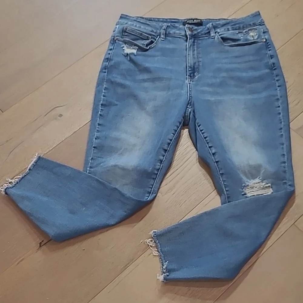 Judy Blue Jeans Women's sz 18W Mid Rise Skinny Distressed Cropped Denim Jeans